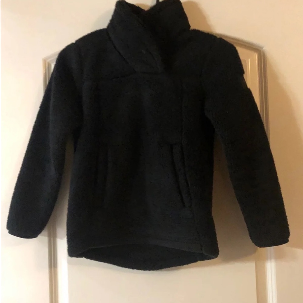 Girls North Face Sherpa pullover size small 7/8